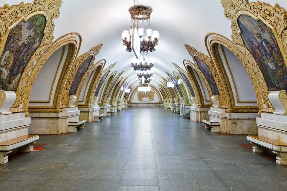 Жас әйел өзінің кискасын мастурбациялайды